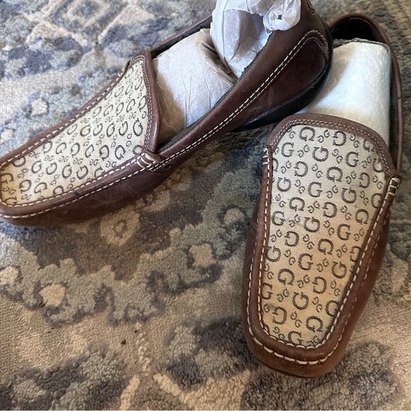 Mens Guess shoes sz 8.5 - Picture 2 of 2